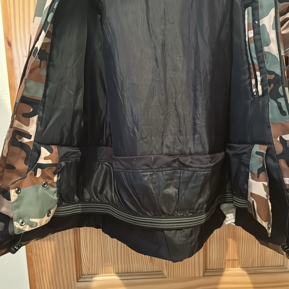 Thirty Two ski and snowboard jacket - Picture 8 of 11